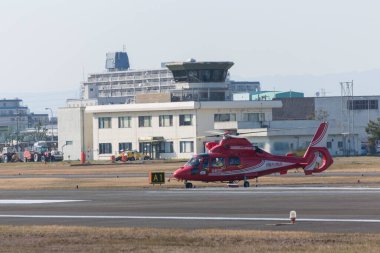 Yer kurtarma helikopteri yere park etmiş. Havacılık aracı kavramı.