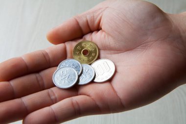 El ele tutuşup Japon Yen Bozuklukları