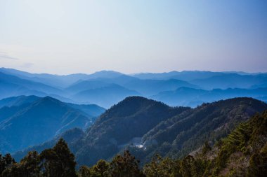 Sisli dağlarda güzel bir gün doğumu. Japonya 'da Doğa
