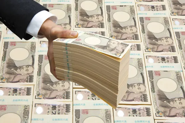 Mężczyzna Trzyma Japońskie Pieniądze Banknoty Jenowe Odizolowane Białym Tle — Zdjęcie stockowe