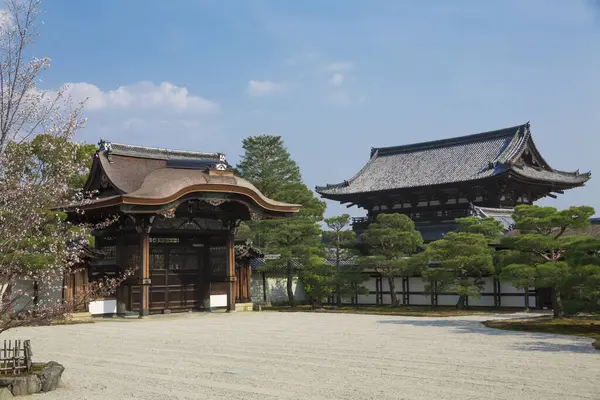 Hokki-ji ya da Hoki-ji, eski adıyla Okamoto-dera ve Ikejiri-dera, Okamoto, Ikaruga, Nara Bölgesi, Japonya 'daki bir Budist tapınağı.