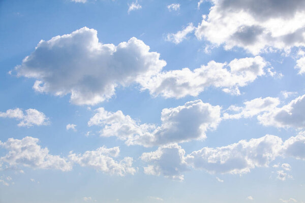 красивое небо с облаками, природный фон         