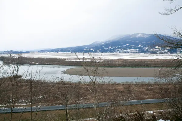 Kışın dağların manzarası 