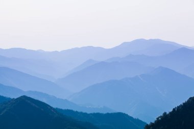 Sisli dağlarda güzel bir gün doğumu. Japonya 'da Doğa