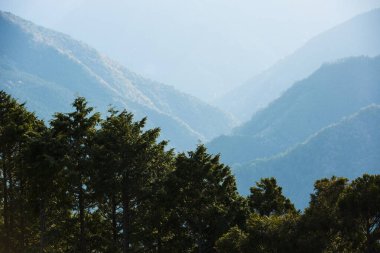 Sisli dağlarda güzel bir gün doğumu. Japonya 'da Doğa