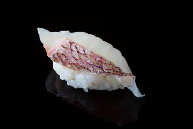 Geleneksel Japon yemekleri. Taze suşi yakın plan.