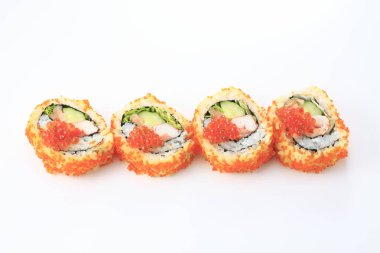 Siyah arka planda Japon suşisine yakın çekim