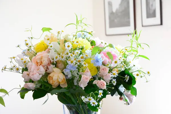 Kytice Čerstvých Květin Květinové Složení — Stock fotografie