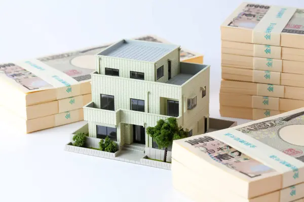 日圆钞票和房屋模型 — 图库照片