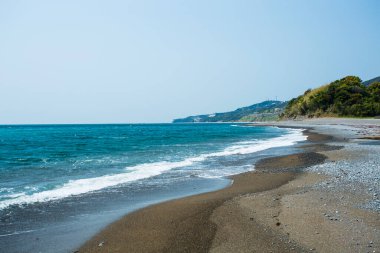 Sahilde güzel bir sahil doğa arka planında