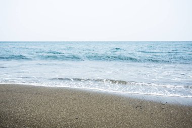 Sahilde güzel bir sahil doğa arka planında