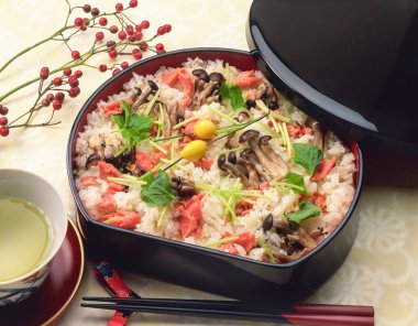 Kasedeki Asya yemeklerini kapatın.