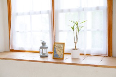 Evin perdeleri olan pencere perdeleri. 