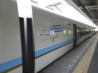 Kintetsu Shimakaze Premium Ekspres Tren Otomobili Japon İstasyonu Platformu 'nda