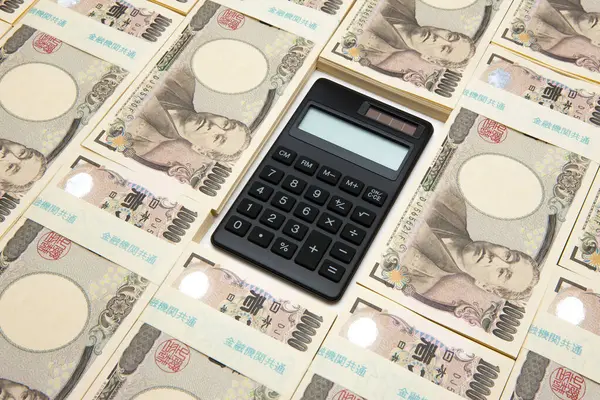 Calculadora Com Dinheiro Iene Japonês Segundo Plano — Fotografia de Stock