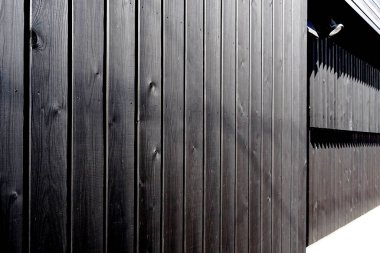 Eski binaların koyu ahşap duvarları, ahşap dokular