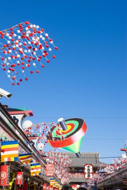 Yeni yıl süslemeleri Nakamise Caddesi, Sensoji Tapınağı