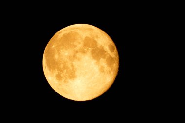 Gece gökyüzünde dolunay