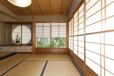 Geleneksel Japon tarzı evin içi.        