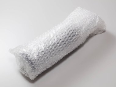 Yüzeyde baloncuk ambalajına sarılmış öge