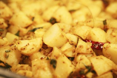 Aloo Fry, popüler bir Hint ve Sri Lanka patates yemeği.