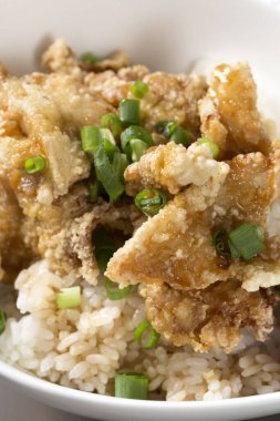 Tabak yakın görüntüsünde lezzetli yemek