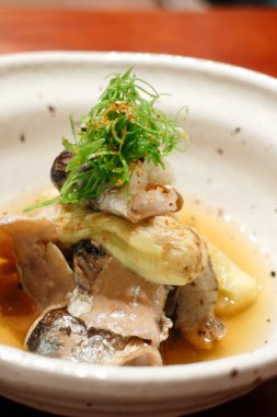 lezzetli yemek masasında görmek