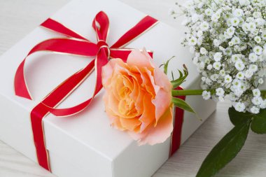 Güzel hediye kutusu tablo