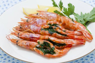 Bir tabak lezzetli karides.