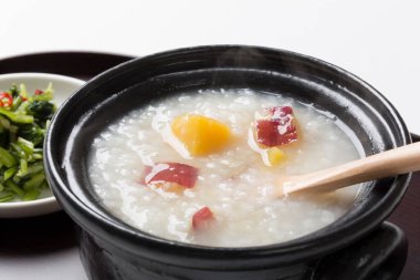 Arka planda tatlı pirinç lapası, yakın plan.