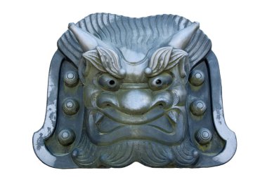 Beyaz arka planda Asyalı şeytan savaşçı.