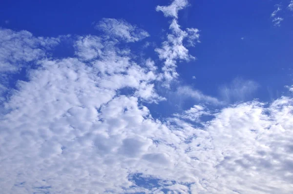 Modrá Obloha Bílými Mraky — Stock fotografie
