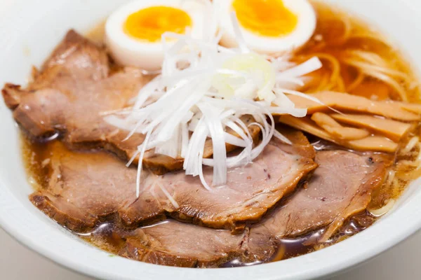 Domuz etli erişte ve yumurta.