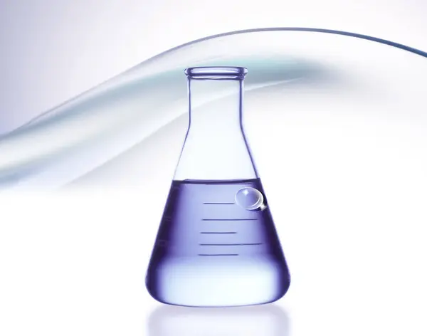 Reagenzglas Mit Blauer Flüssigkeit Auf Weißem Hintergrund Stockbild