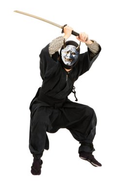 İblis maskesi takan bir ninja.