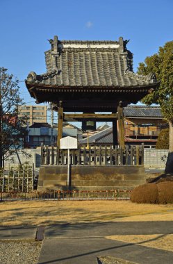 Eski bir Japon tapınağının büyüleyici görüntüsü