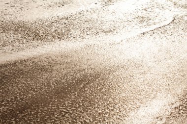 Kum ve dalgaların soyut arkaplanı