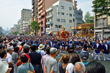 Japonya - Ağustos 2014: Japonya 'da halk Kamakura Matsuri Festivali' ni kutladı.