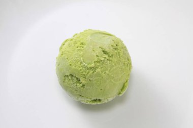 dondurma beyaz plaka üzerinde