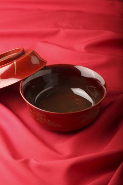 Kumaş kapaklı kırmızı kaplama.