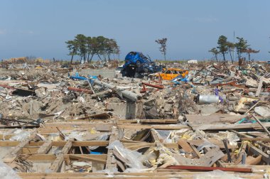 yıkılan eski binaların yıkılması