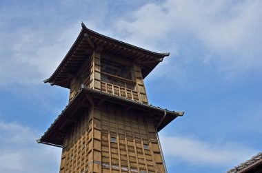 Yazın Japonya 'da Japon gelenekleri inşa edilir.