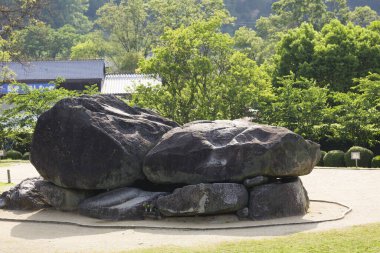 Japon köyündeki kaya oluşumları. 