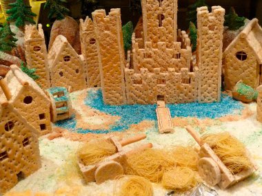 Sokakta zencefilli kurabiye evleri