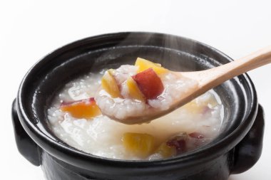 Arka planda tatlı pirinç lapası, yakın plan.