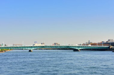 Londra 'daki nehir köprüsü.