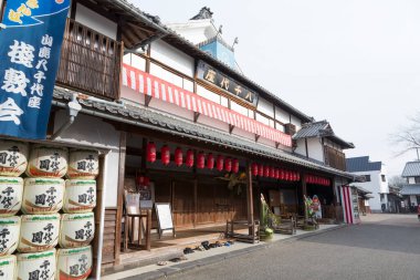 Yachiyoza, Japonya 'nın Kumamoto Eyaleti Yamaga şehrinde ziyaret edilen ulusal ve önemli bir kültürel mülk olarak gösterilen ahşap bir oyun evi.