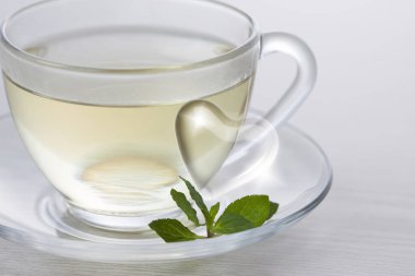 Yapraklı yeşil çay, yakın plan.       