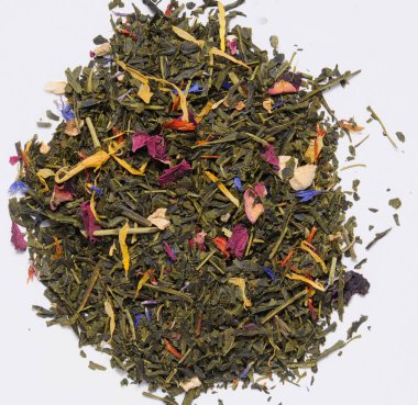 Beyaz arkaplanda izole edilmiş sağlıklı çay