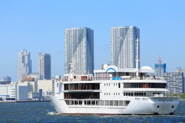 Japonya 'daki Yokohama Körfezi' nde yolcu gemisi.